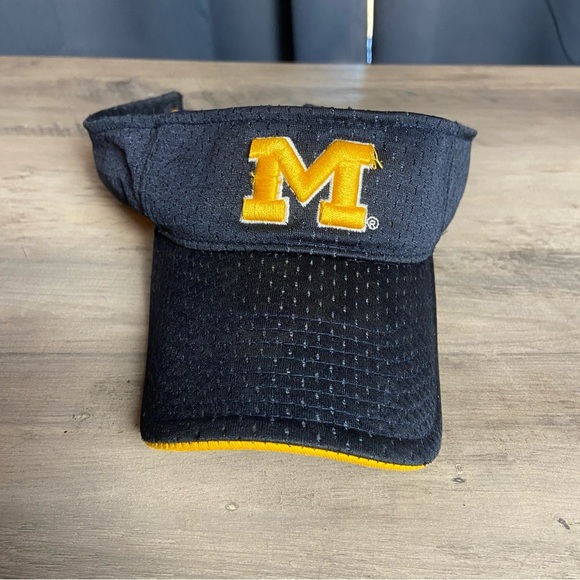 Michigan Wolverines Hat Cap blue visor adjustable. Golf Visor - Picture 1 of 10
